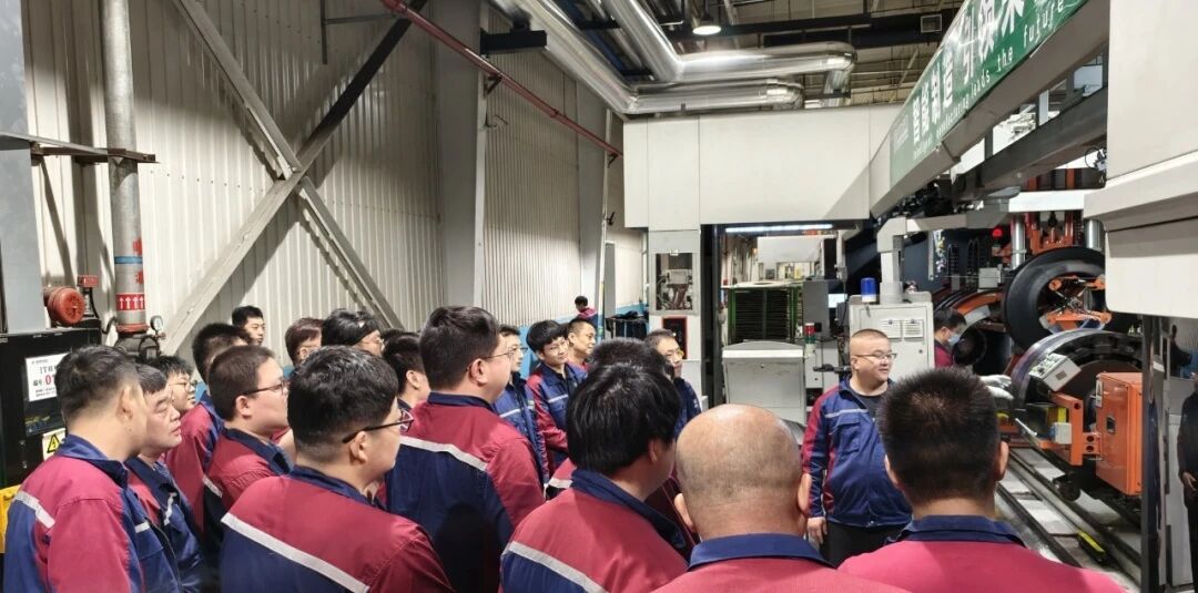 智造先锋出圈！浦林成山全钢成型车间荣获全国工人先锋号